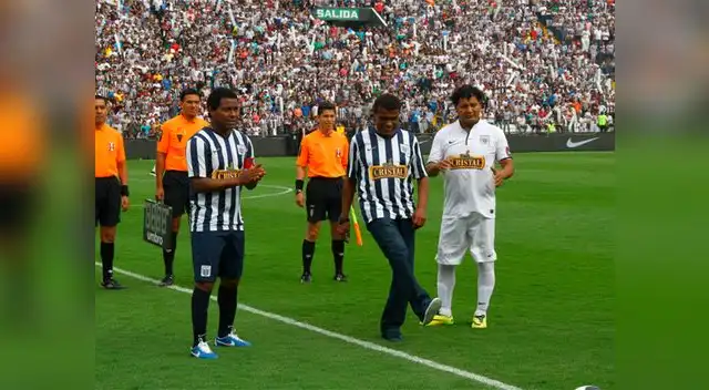 'Nene' Cubillas dio play de honor en partido por el “Día del hincha blanquiazul” 'Nene' Cubillas dio play de honor en partido por el “Día del hincha blanquiazul”