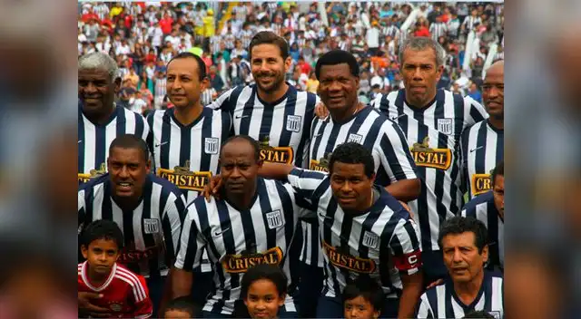 Alianza Lima y sus leyendas en el "Día del hincha blanquiazul" Alianza Lima y sus leyendas en el "Día del hincha blanquiazul"