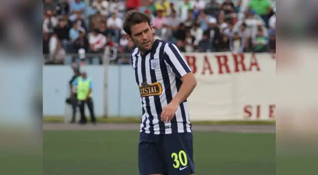 Montes listo para firmar por el cuadro "Poeta" Montes listo para firmar por el cuadro "Poeta"