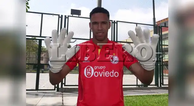 Golero posó con su nueva camiseta 