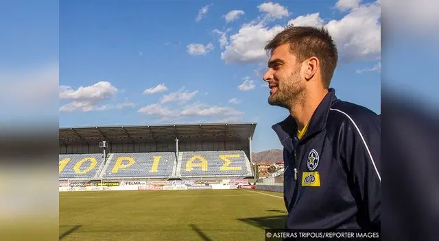 Fernando Alloco en el estadio de su nuevo equipo 
