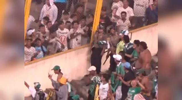 Universitario: además de la derrota crema, sus hinchas se enfrentaron verbalmente con colombianos. 