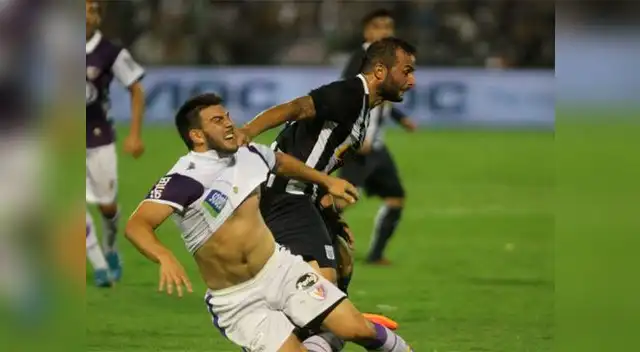 Alianza Lima vs. Fénix: Íntimos ganan 1-0 en "Noche del Juramento Blanquiazul" Alianza Lima vs. Fénix: Íntimos ganan 1-0 en "Noche del Juramento Blanquiazul"