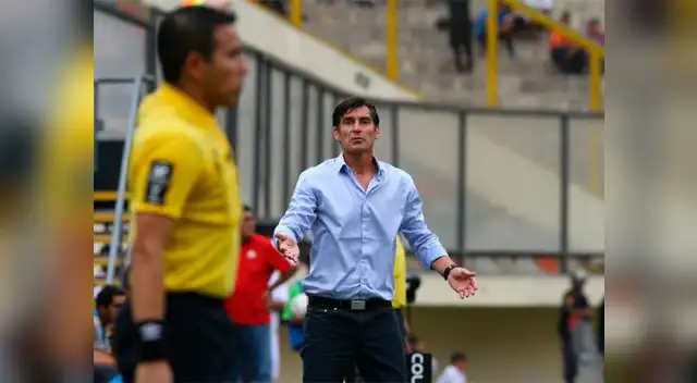 Óscar Ibáñez jugo su partido afuera del campo.