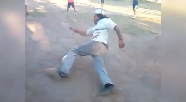 Youtube: Borracho intenta jugar fútbol y es furor en redes sociales Youtube: Borracho intenta jugar fútbol y es furor en redes sociales