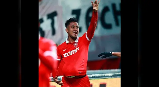 Renato Tapia juega en el FC Twente desde mediados del 2013. Renato Tapia juega en el FC Twente desde mediados del 2013.