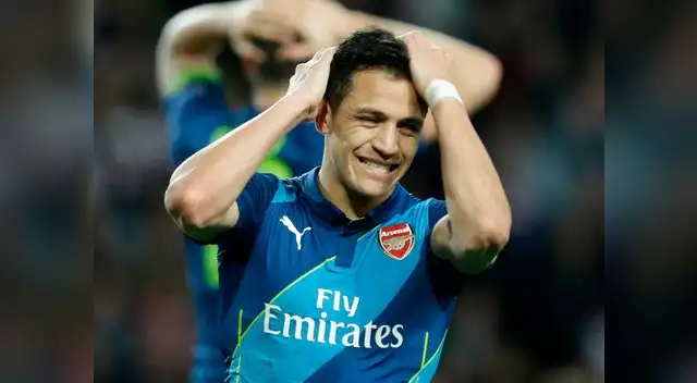 AS Mónaco vs. Arsenal: Alexis Sánchez se lamenta de una ocasión perdida.