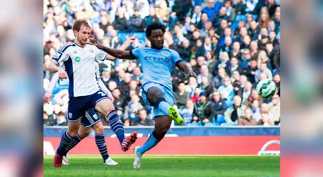 Manchester City: Bony marca el primero del partido. 