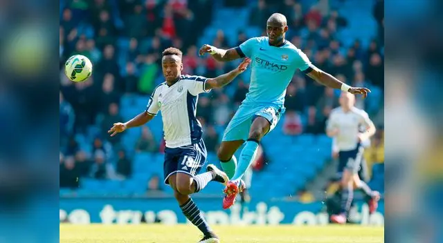 Manchester City: Mangala lucha el balón con Berahino, quien no pudo marcar en esta fecha de la Premier League.  Manchester City: Mangala lucha el balón con Berahino, quien no pudo marcar en esta fecha de la Premier League.