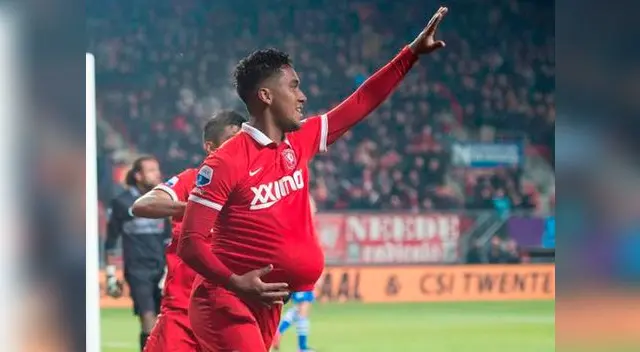 Renato Tapia juega en el FC Twente desde el 2013.