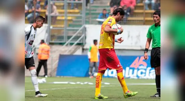 Sebastián Abreu y su debut con penal fallido en el Aucas de Ecuado Sebastián Abreu y su debut con penal fallido en el Aucas de Ecuado