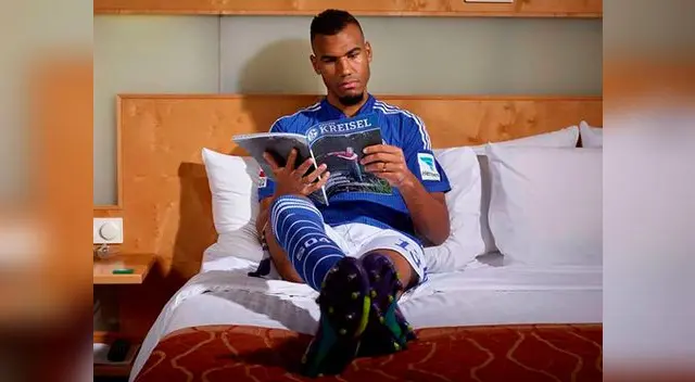 El camerunés Eric Choupo-Moting le gusta leer en sus tiempos libres.