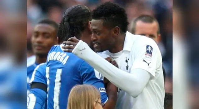 Emmanuel Adebayor y Didier Drogba como rivales en un Chelsea vs. Tottenham.