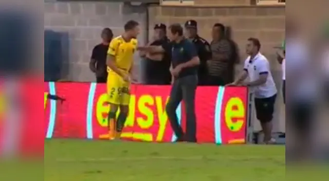 Yotube: Futbolista argentino pidió su cambio tras cometer un 'blooper' Yotube: Futbolista argentino pidió su cambio tras cometer un 'blooper'