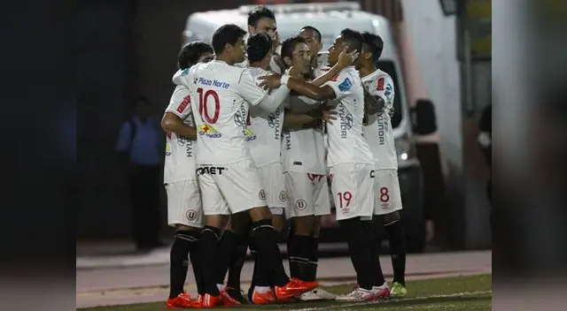 Universitario vs. Deportivo Municipal: la celebración del 1-0 en Chimbote.