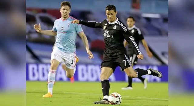 Real Madrid vs. Celta de Vigo: Cristiano Ronaldo intenta un remate ante la marca de Fontas.