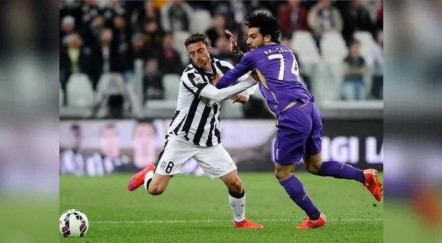 Juventus vs. Fiorentina: Claudio Marchisio disputa un balón con Mohamed Salah.