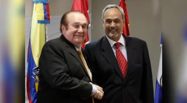 Nicolás Leoz y Manuel Burga en una de las conferencias de la FIFA.