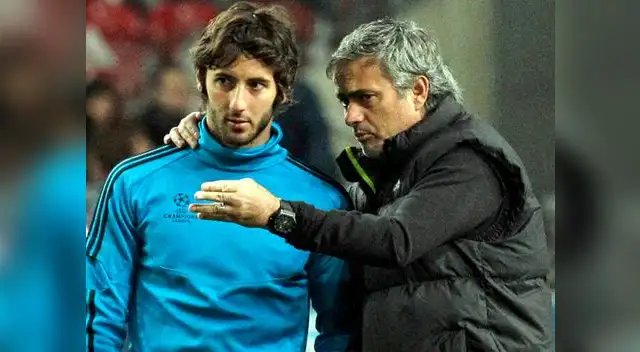 Jose Mourinho y Esteban Granero en un entrenamiento del Real Madrid en 2010. Jose Mourinho y Esteban Granero en un entrenamiento del Real Madrid en 2010.