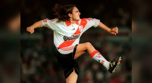 Juan Pablo Sorín, un caso curioso: integró el plantel de Juventus campeón 1995-96 y fue campeón de Libertadores con River el mismo año. Juan Pablo Sorín, un caso curioso: integró el plantel de Juventus campeón 1995-96 y fue campeón de Libertadores con River el mismo año.