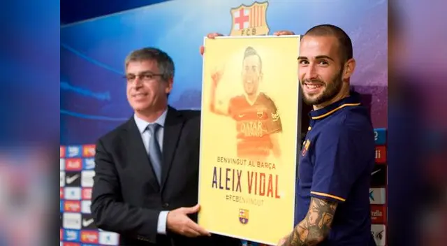 Aleix Vidal en su presentación como nuevo jugador del Barcelona. Aleix Vidal en su presentación como nuevo jugador del Barcelona.