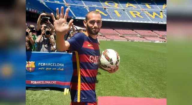 Aleix Vidal en su presentación como nuevo jugador del Barcelona. Aleix Vidal en su presentación como nuevo jugador del Barcelona.