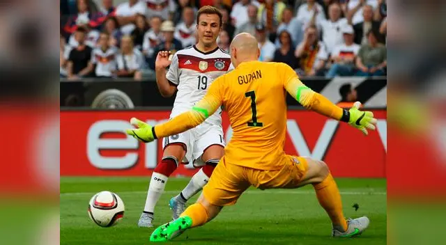 Alemania vs. Estados Unidos: Mario Gotze falla su remate ante Guzan.