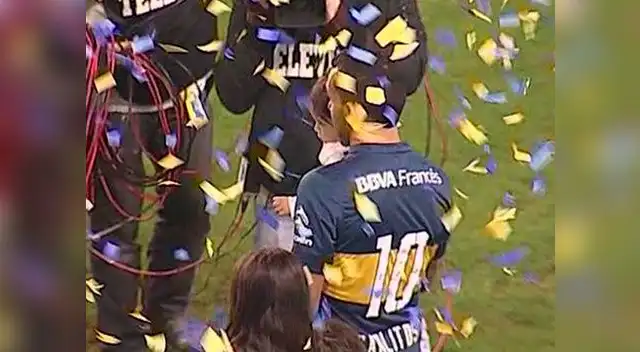 Carlos Tévez: "Y ya lo ve, y ya lo ve, el que no salta se fue a la B". La Bombonera a sus pies [EN VIVO] ▶▶ http://bit.ly/1CtAKTM 