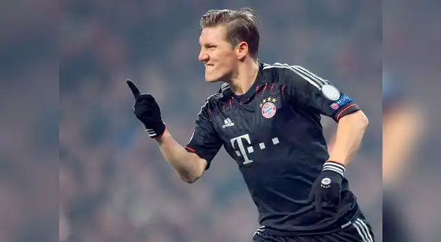 Bastian Schweinsteiger dejó el Bayern Múnich y es el nuevo jugador del Manchester United por tres temporadas.