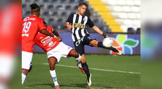Alianza Lima vs. Unión Comercio: Gabriel Costa abre la cuenta de volea.
