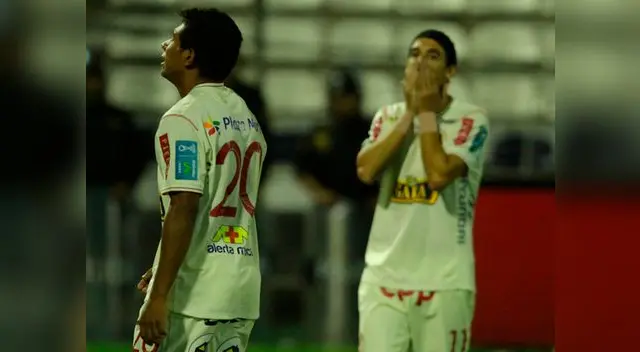 Edison Flores y Germán Alemanno lamentan la derrota en el último clásico en Matute.