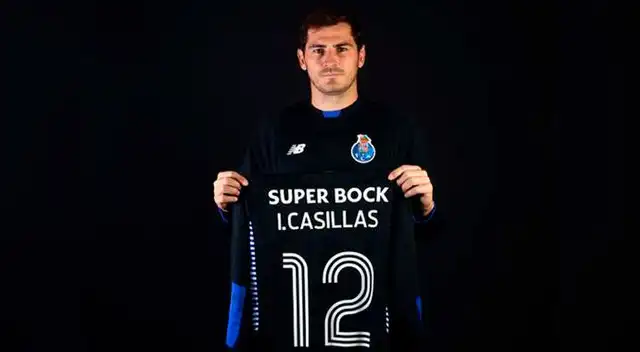 Iker Casillas: portero español posó con la camiseta del Porto y usará la 12. Iker Casillas: portero español posó con la camiseta del Porto y usará la 12.