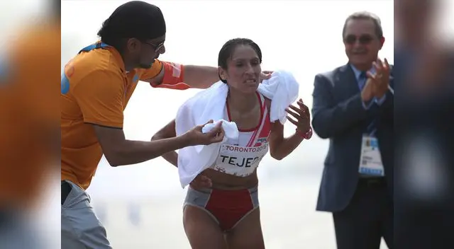 Momento justo cuando Tejeda es cubierta tras ganar la maratón Momento justo cuando Tejeda es cubierta tras ganar la maratón