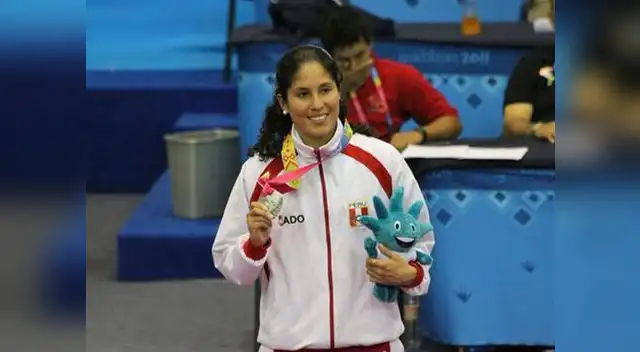 Alexandra Grande venció 4-3 a dominicana y consiguió el oro en la categoría Karate