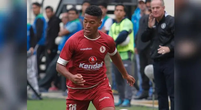 Oshiro Takeuchi le anotó un doblete a Universitario el pasado fin de semana.