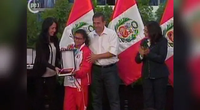 Presidente Ollanta Humala dio reconocimiento a la delegación de atletas que participaron en Olimpiadas Especiales. Presidente Ollanta Humala dio reconocimiento a la delegación de atletas que participaron en Olimpiadas Especiales.