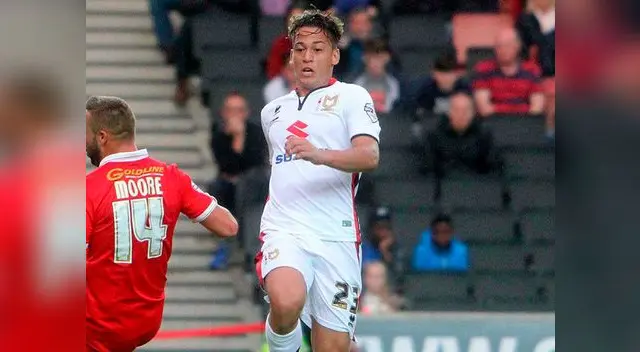 Cristian Benavente hizo jugada de Ronaldinho en su debut con el MK Dons en la Championship. Cristian Benavente hizo jugada de Ronaldinho en su debut con el MK Dons en la Championship.