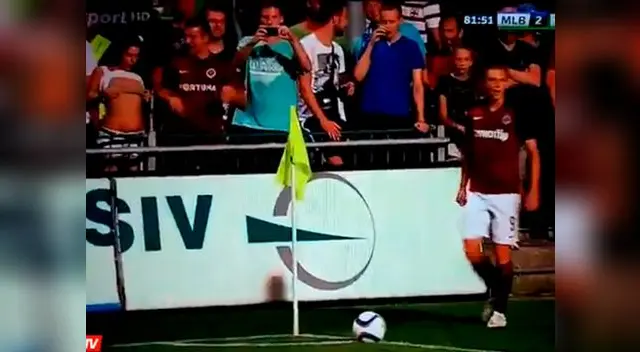 YouTube: hincha hizo topless en pleno partido en República Checa. YouTube: hincha hizo topless en pleno partido en República Checa.