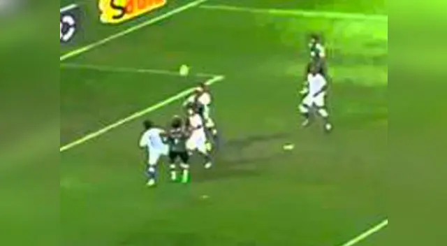 Ronaldinho y su extraordinario pase de pecho para Fred en el Fluminense.