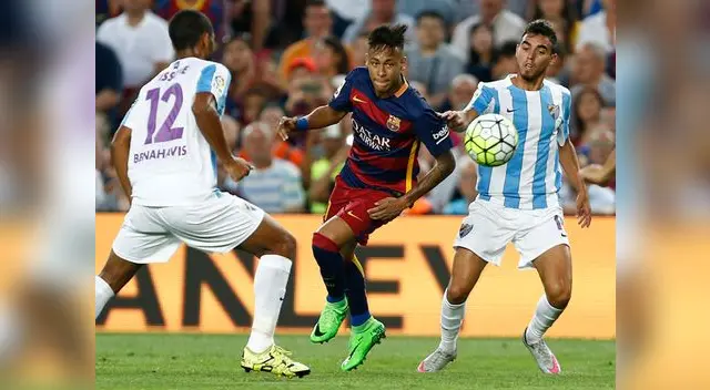 Barcelona vs. Málaga: Neymar intenta escaparse de dos rivales. Barcelona vs. Málaga: Neymar intenta escaparse de dos rivales.