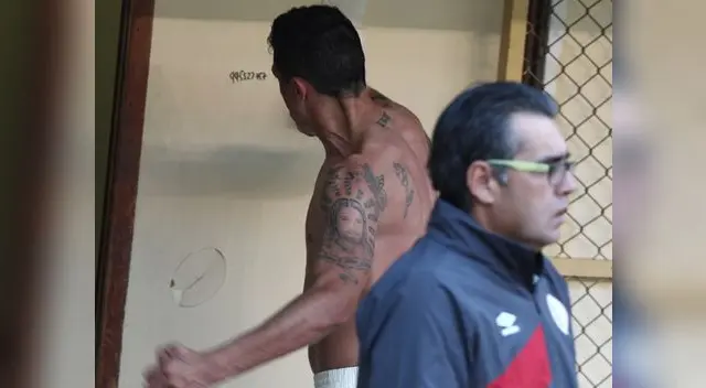 El 'charrúa' dejó salir toda su rabia por ser cambiando con un fuerte puñete 
