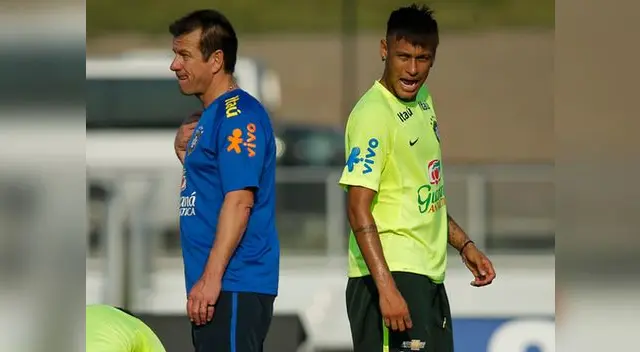 Neymar fue designado capitán de Brasil por Dunga. Neymar fue designado capitán de Brasil por Dunga.