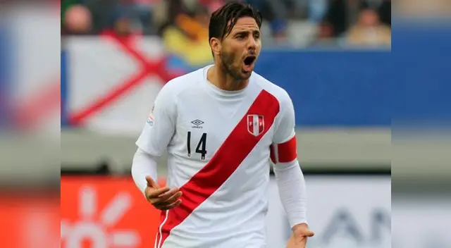 Claudio Pizarro es el futbolista peruano con más títulos en el extranjero. Claudio Pizarro es el futbolista peruano con más títulos en el extranjero.