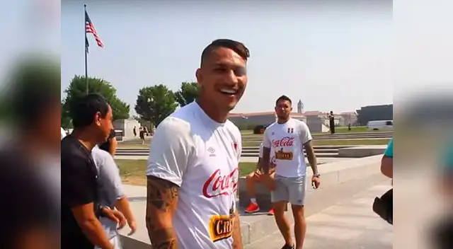 Selección Peruana: Juan Vargas, Paolo Guerrero y Diego Penny confundieron a turista con Jorge Cazulo. Selección Peruana: Juan Vargas, Paolo Guerrero y Diego Penny confundieron a turista con Jorge Cazulo.