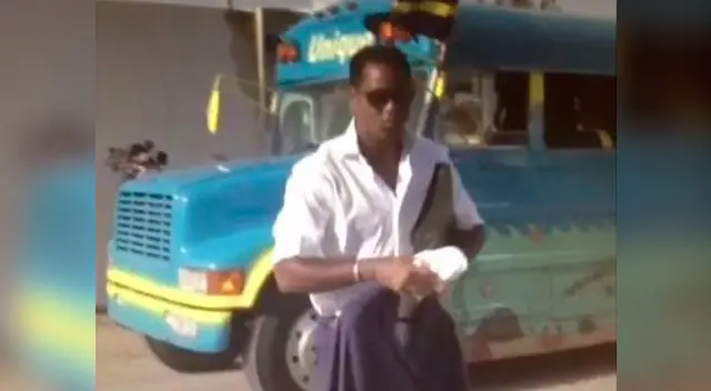 Patrick Kluivert y el precario bus con el que se moviliza con la Selección de Curacao