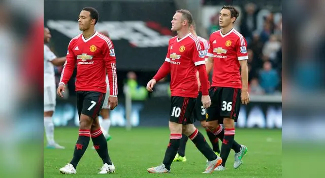 Manchester United: jugadores mayores del plantel se juntan para sacar a Van Gaal, según medio britácnico.