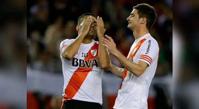Gabriel Mercado y Lucas Alario se lamentan de las ocasiones falladas. Gabriel Mercado y Lucas Alario se lamentan de las ocasiones falladas.