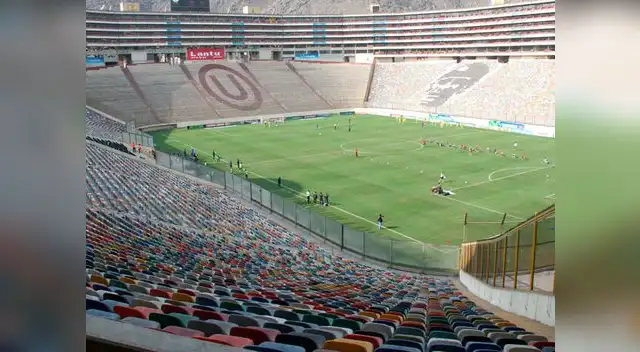 Universitario de Deportes: pocos hinchas asistieron al debut de Roberto Chale en el Monumental. Universitario de Deportes: pocos hinchas asistieron al debut de Roberto Chale en el Monumental.