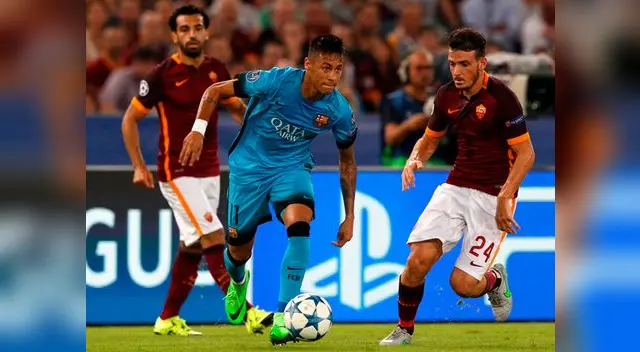 Barcelona vs. AS Roma: Neymar conduce mientras Florenzi va a su marca.