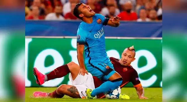 Rafinha Alcántara grita de dolor tras la 'palanca' de Radja Nainggolan en el AS Roma vs. Barcelona. Rafinha Alcántara grita de dolor tras la 'palanca' de Radja Nainggolan en el AS Roma vs. Barcelona.